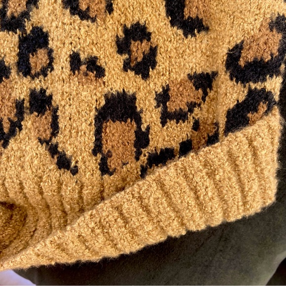 Vince Camuto Leopard Beanie Cheetah Animal Print Cozy Rib Hat Knit Brown Black - Picture 2 of 6